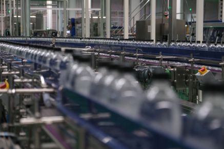 元气森林湖北咸宁工厂投产 十亿投资打造绿色新地标，东大资产助力产能升级